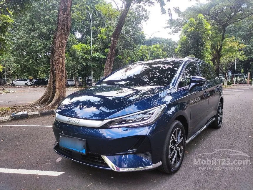 2024 BYD M6 Superior Captain 6 Seater MPV