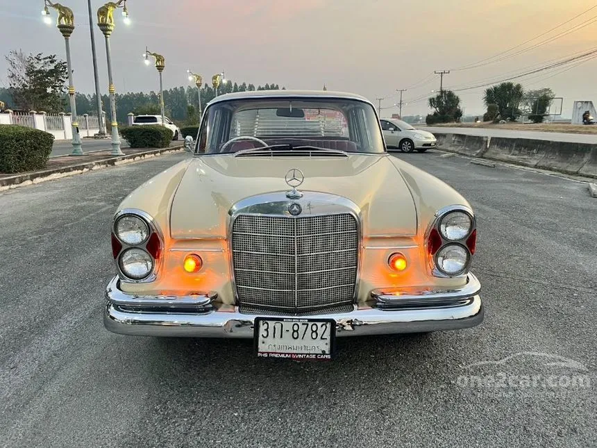 1968 Mercedes-Benz 230S Classic Sedan