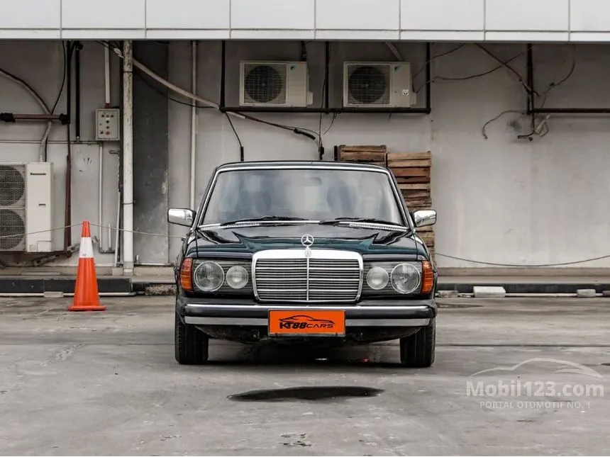 1984 Mercedes-Benz 200 W123 Sedan