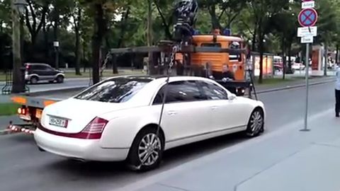 VIDEO: Watch This Tow Truck Struggle To Lift A 2,805KG Maybach