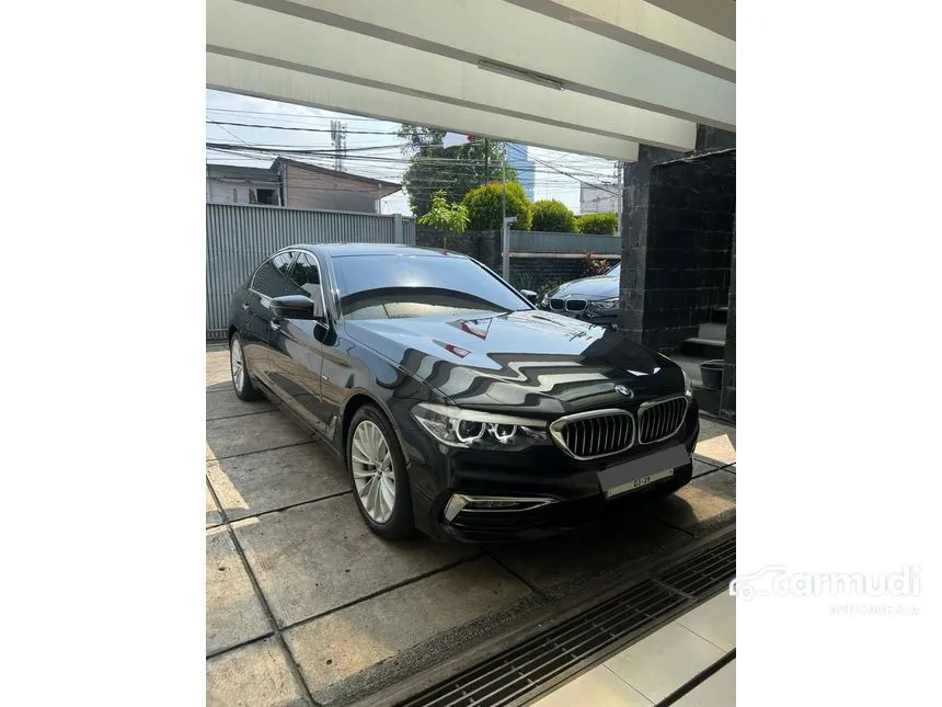 2018 BMW 530i Luxury Sedan