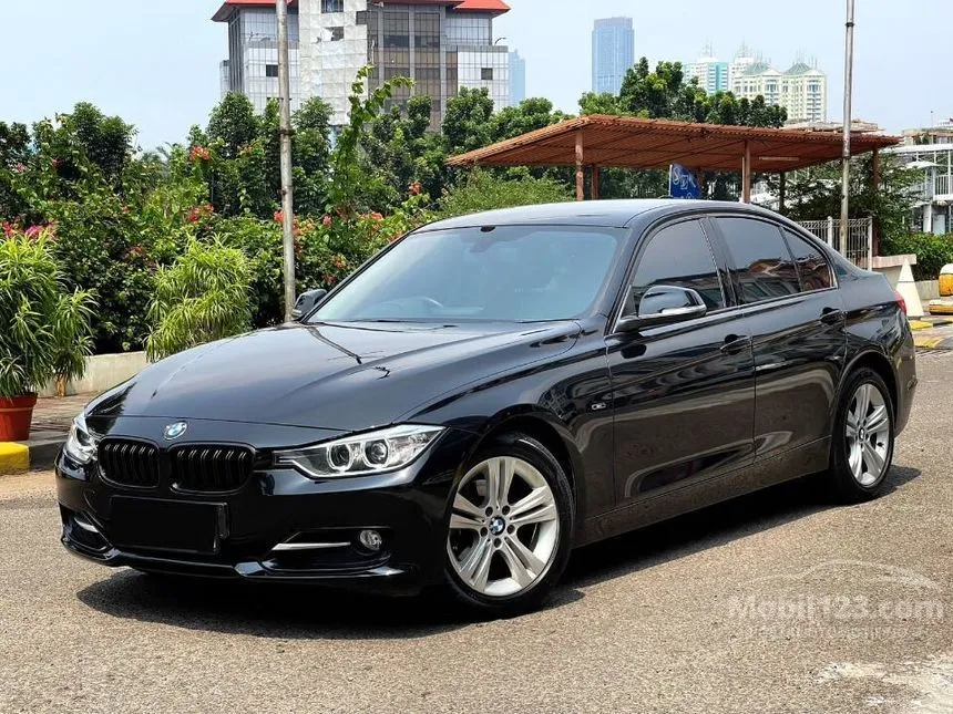 Jual Mobil BMW 320i 2014 Sport 2.0 di DKI Jakarta Automatic Sedan Hitam Rp 299.000.000