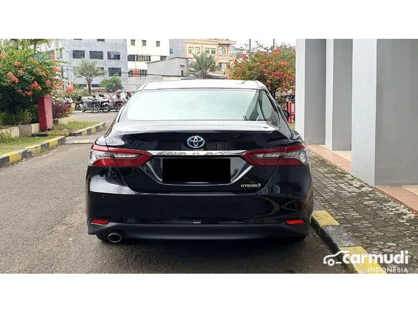 2022 Toyota Camry Hybrid Sedan