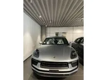 2022 Porsche Macan 2.0 Exterior colour Dolomite Silver Metallic, Interior colour Interior in standard colour black, READY STOCK PENGIRIMAN SELURUH IND