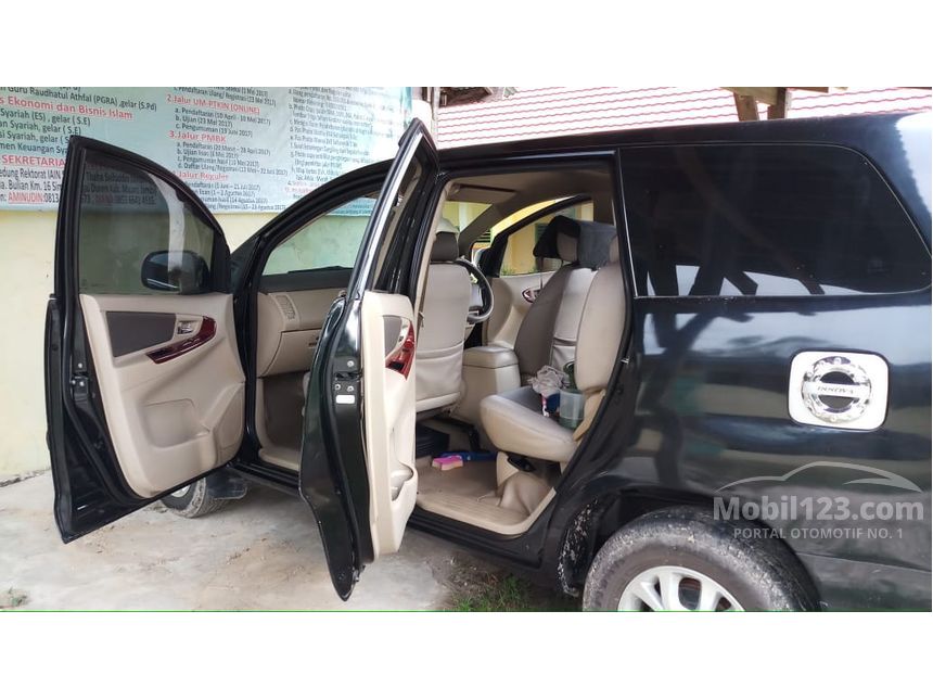 Jual Mobil  Toyota Kijang Innova  2005 V 2 0 di Jambi  Manual 