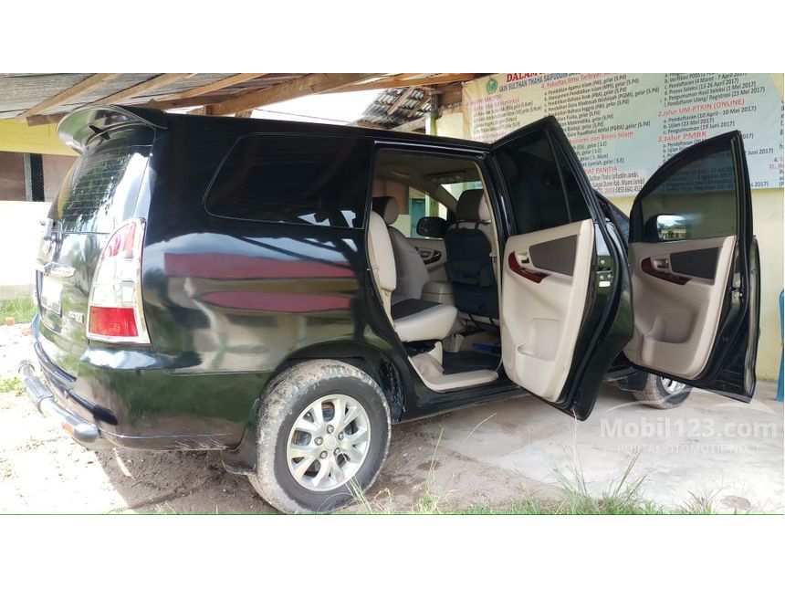 Jual Mobil  Toyota Kijang Innova  2005 V 2 0 di Jambi  Manual 