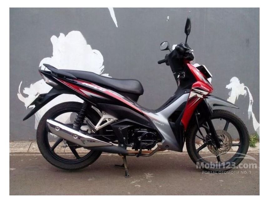 Jual Motor  Honda  Revo  2014 0 1 di Jawa Barat Manual Merah 