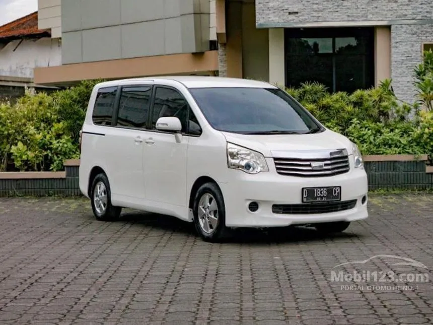 Jual Mobil Toyota NAV1 2013 G 2.0 di Jawa Barat Automatic MPV Putih Rp 155.000.000