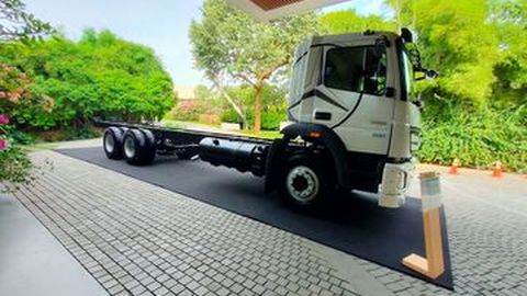 Truk dan Bus Mercedes-Benz akan Punya Pabrik Sendiri di Indonesia, Beroperasi 2025