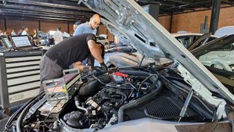 Mekanik-Mekanik Terbaik BMW di Indonesia Saling ‘Adu Mekanik’! Ini Ketiga Jawaranya