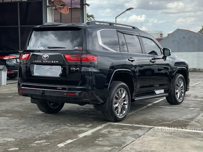 2025 Toyota Land Cruiser 300 VX-R SUV
