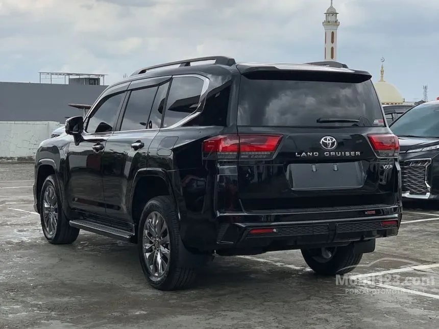 2025 Toyota Land Cruiser 300 VX-R SUV
