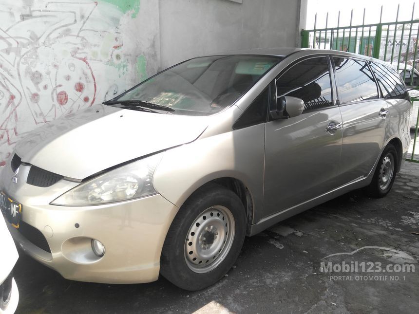  Jual  Mobil  Mitsubishi Grandis 2005 NA 2 4 di Yogyakarta  