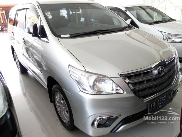 Toyota Kijang Innova Mobil bekas dijual di Yogyakarta Toyota Kijang Innova Mobil bekas dijual di Yogyakarta