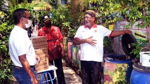 AHM Bagi Bagi-bagi Sembako di Hari Ozon