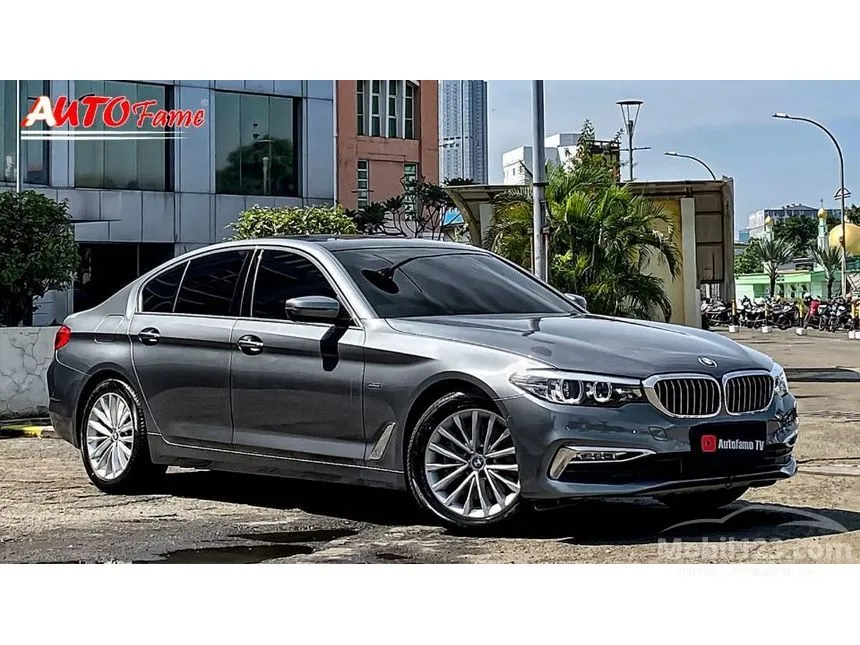 2018 BMW 530i Luxury Sedan