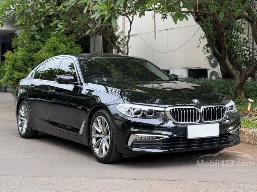 2018 BMW 520i Luxury Sedan