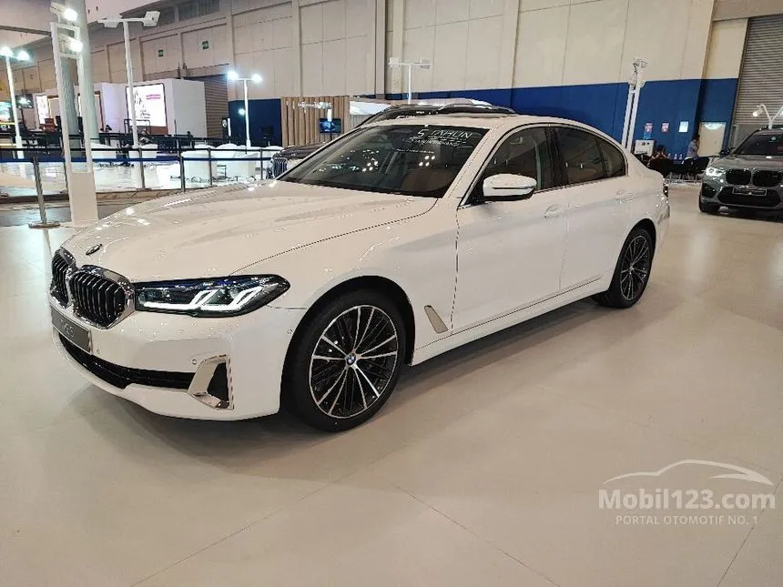 Jual Mobil BMW 530i 2022 Opulence 2.0 di DKI Jakarta Automatic Sedan ...