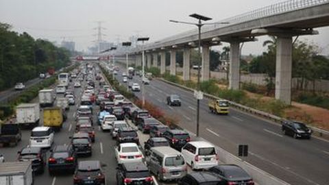 Pembangunan Tol Layang Cikampek Dihentikan Selama Arus Mudik