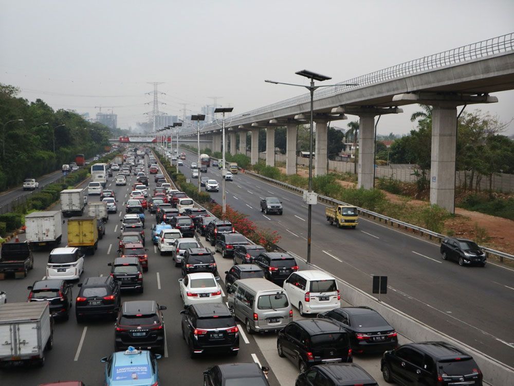 Pembangunan Tol Layang Cikampek Dihentikan Selama Arus Mudik