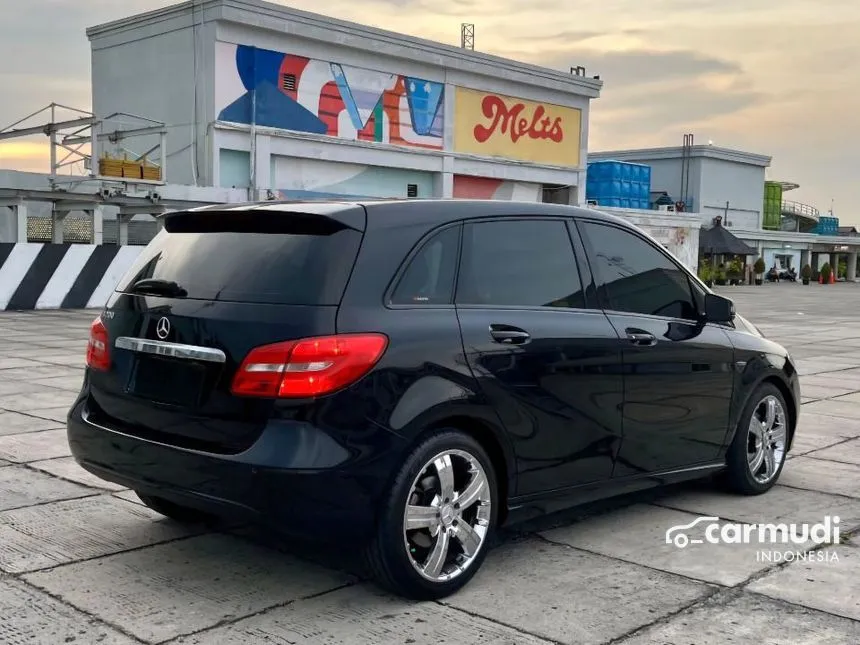 2012 Mercedes-Benz B200 Sport Hatchback