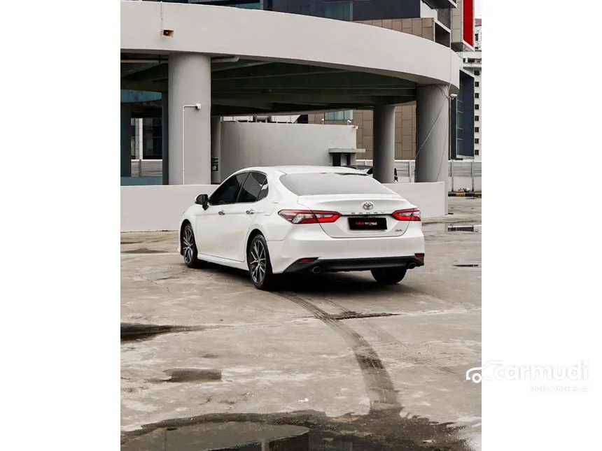 2022 Toyota Camry V (Premium Color) Sedan