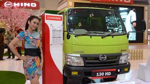 Dua New Hino Dutro Pamer Diri di GIIAS 2017
