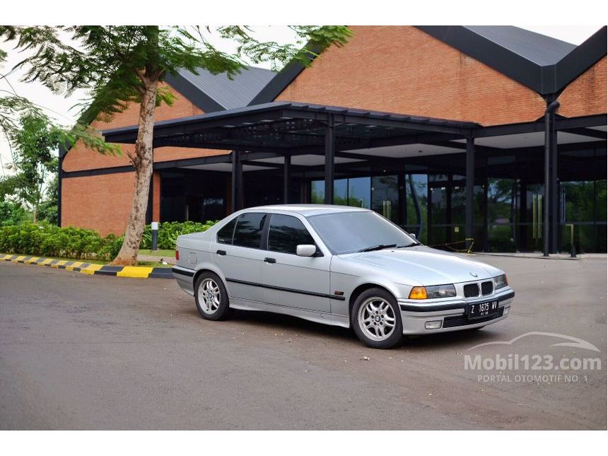 1996 BMW 323i E36 2.5 Sedan