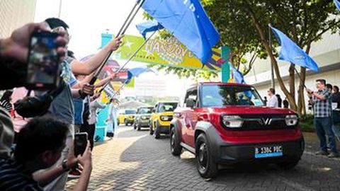 Mobil Listrik VinFast VF 3 Diserahkan ke 100 Konsumen Pertama di Indonesia