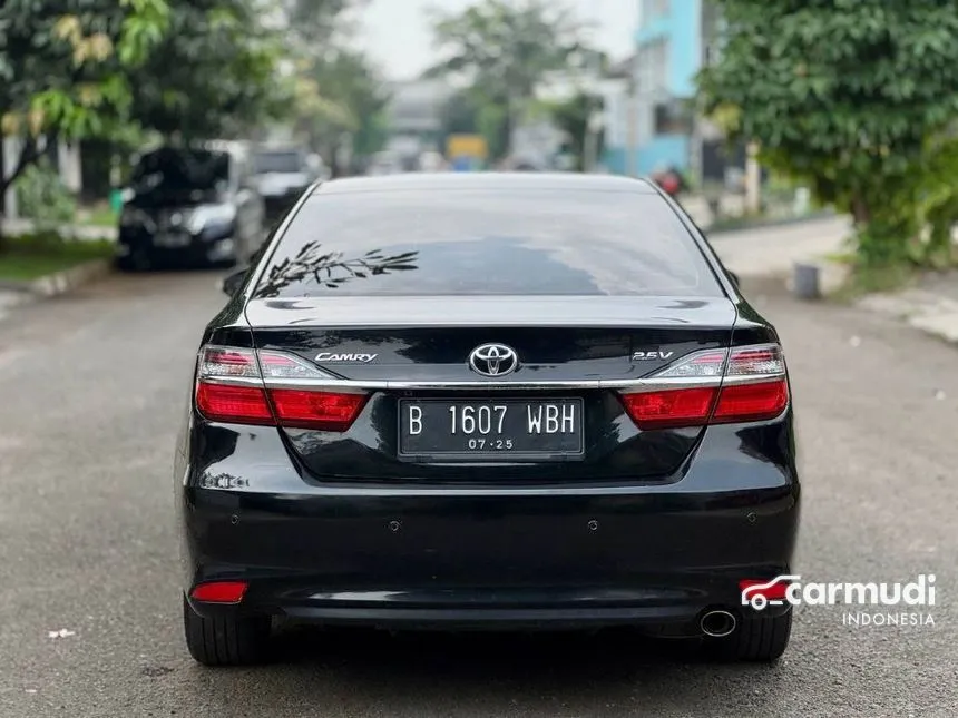 2016 Toyota Camry V Sedan