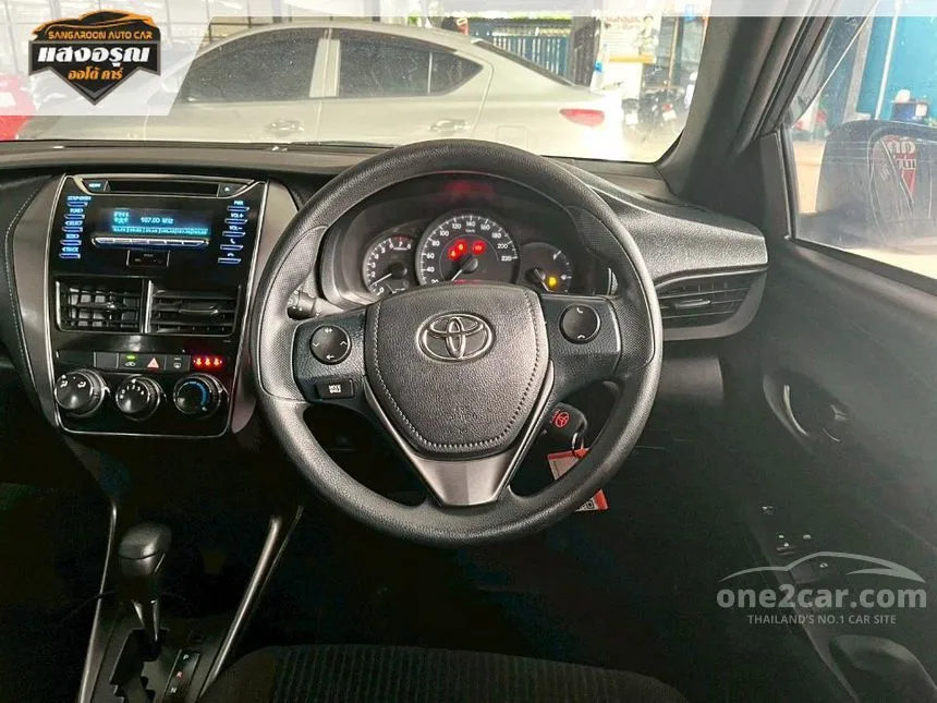 2022 Toyota YARIS Entry Hatchback