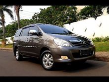 Toyota innova G bensin matic 2009 grey TERAWAT