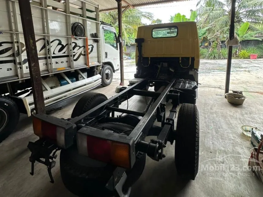 2005 Mitsubishi Colt Diesel FE304 Truck