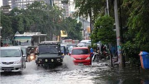 3 Hal yang Perlu Dicermati Saat Melewati Banjir