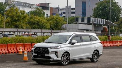 Toyota Berusaha Hadirkan Varian Hybrid untuk Semua Mobil Mereka di Indonesia