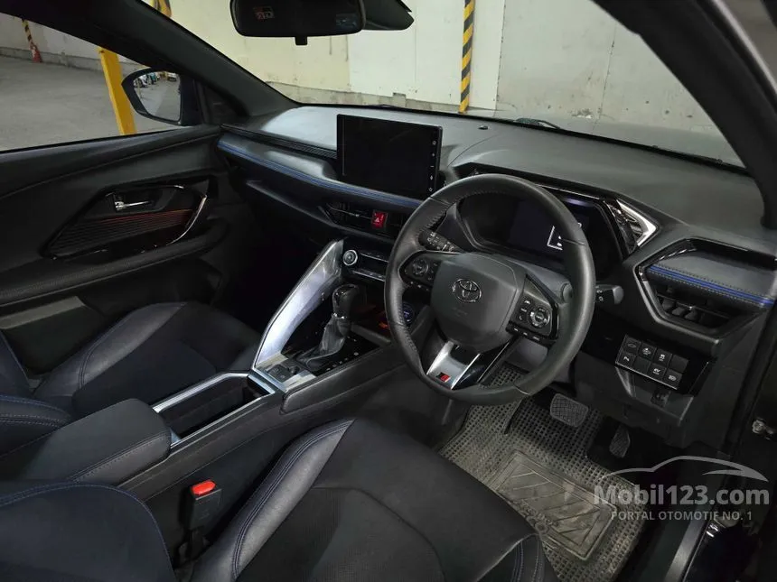 2023 Toyota Yaris Cross S HV SUV