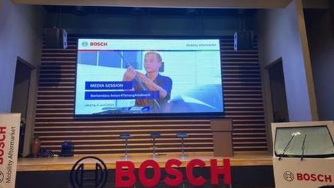 Tips Aman Perawatan Wiper Mobil Bosch, Apakah Perlu Angkat Gagang Wiper Saat Parkir?