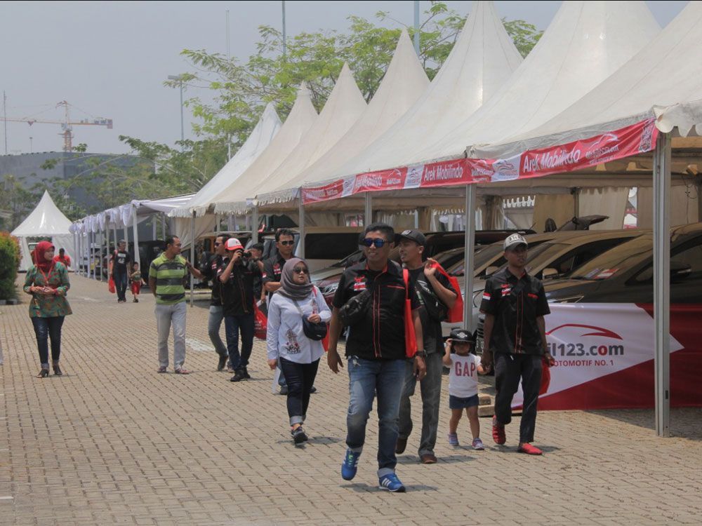 Pameran Mobil Bekas Hot Deals Carnival Mobil123.com Resmi Dibuka