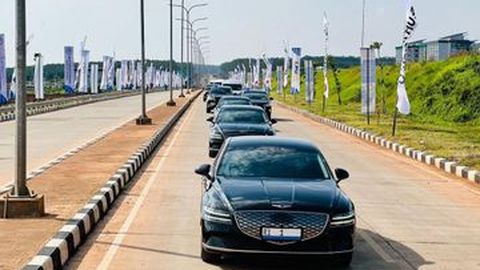 Kesan Jokowi Setelah Naik Mobil Listrik Genesis G80 Electrified