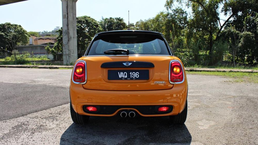 Review: MINI Cooper S 5-door (F55) – Fun, But Its Newer Siblings Are ...