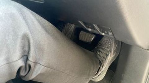 Penting! Jangan Injak Pedal Rem Mendadak saat Alami 3 Situasi Berkendara Ini
