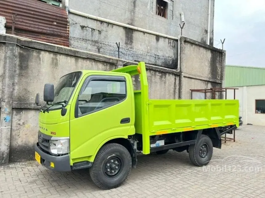 2021 Hino Dutro 110 SD Trucks