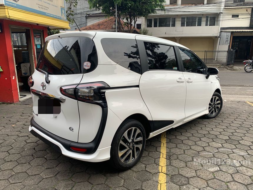  Jual  Mobil Toyota  Sienta  2022 Q 1 5 di Jawa Barat 