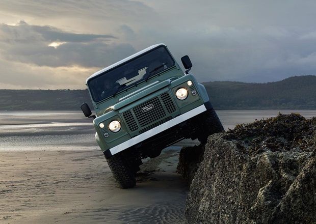 Land Rover Defender Tetap Diproduksi