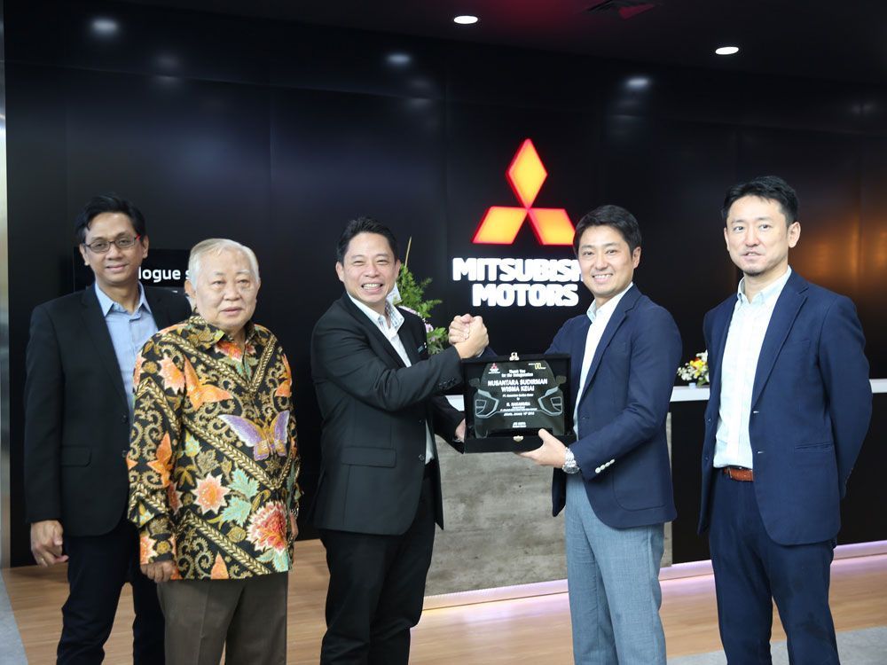 Mitsubishi Klaim Dealer Sudirman yang Menempel Dealer Toyota Sebagai Kebetulan