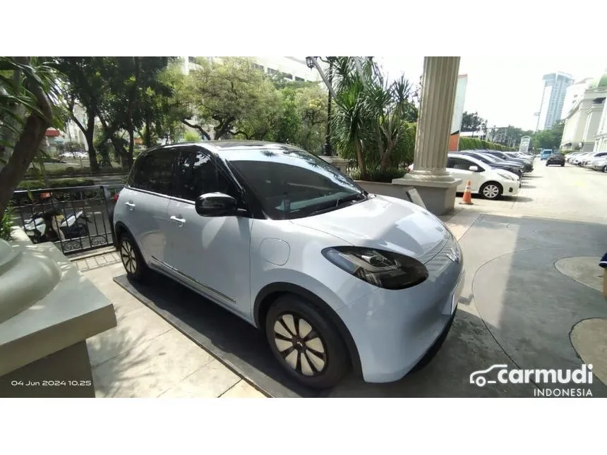 2024 Wuling Binguo EV Premium Range Hatchback