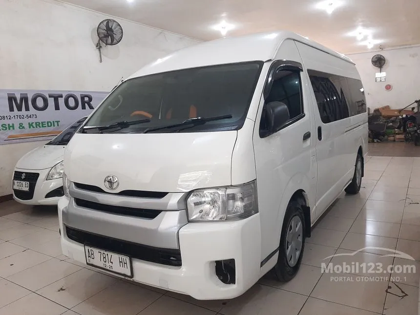 2014 Toyota Hiace Commuter Van