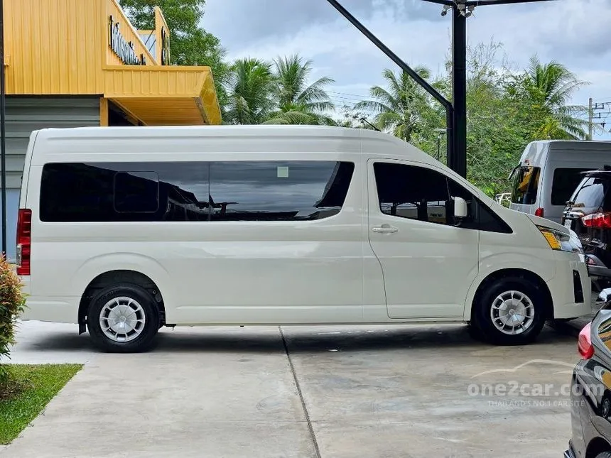 2023 Toyota Commuter Van