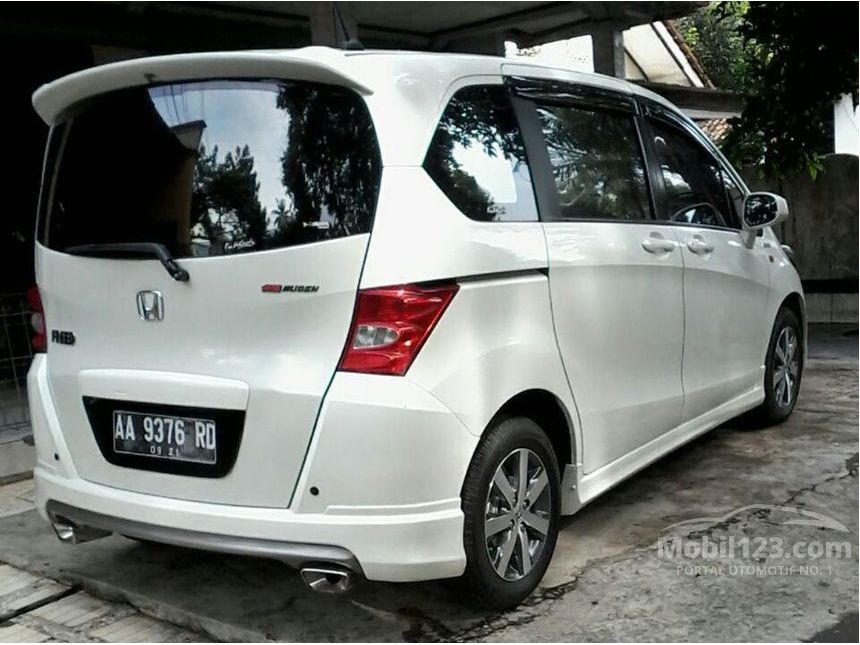 Jual Mobil  Honda  Freed  2012 1 5 1 5 di Jawa  Tengah  