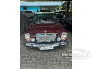 1975 Mercedes-Benz 280 2.7 Sedan